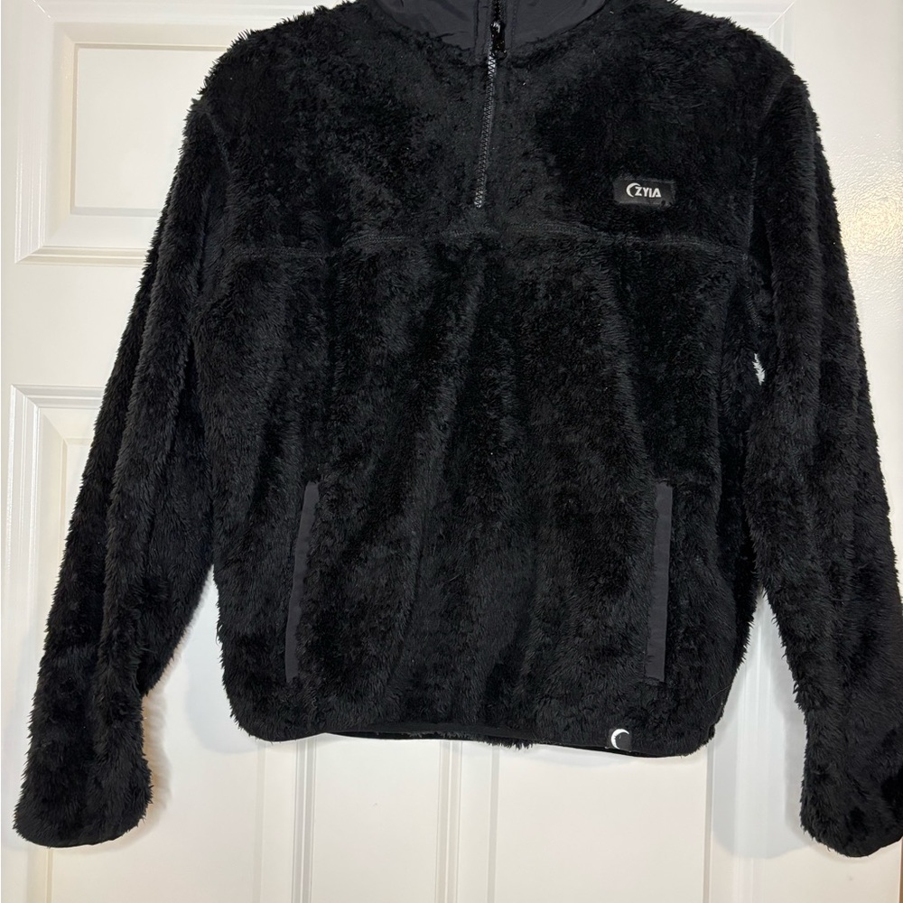ZYIA Black Fuzzy Pullover - Picture 1 of 4